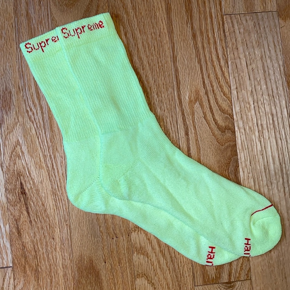 SUPREME/HANES 🧦